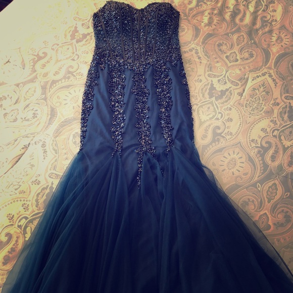 Prom dress - Picture 1 of 3